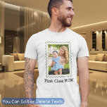 FIRST CLASS MOM 最高の Mom Everの母カスタムの写真 Tシャツ<br><div class="desc">初パーソナライズされた級のマ祝ママの写真シ最高のャツだ。スタンプの形をした写真と文字テンプレートを使用する簡単と素晴らし、このシャツは母の日、母の誕生日、クリスマスプレゼント、季節の休日またはあなたのための重要な大事な行事、あなたの母とあなたの家族。カスタマイズ今日のtシャツ！また、「ファーストクラスMOM」を他の愛する人に変える文字テンプレートを使用することができる。</div>