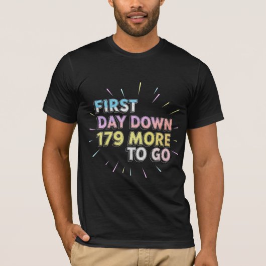 First Day Down 179 More To Go Funny School Tシャツ (正面)