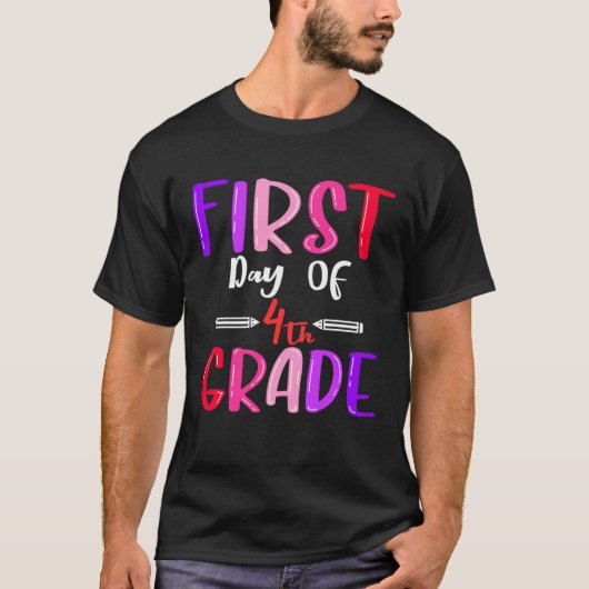 First Day Of 4th Grade Back To School Students Fou Tシャツ (正面)
