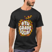 First Day School 8th Grade Squad Leopard Back Scho Tシャツ (正面)