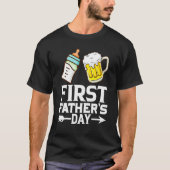First Father s Day  Beer Baby Bottle Dad Daddy Men Tシャツ (正面)