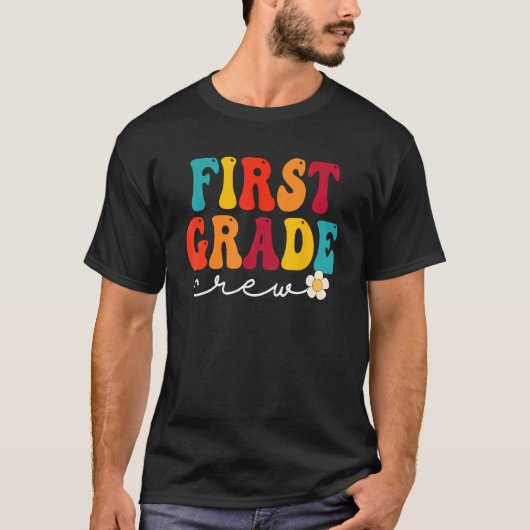 First Grade Crew Back to School Retro Teacher Stud Tシャツ (正面)