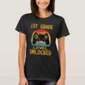 First Grade Level Unlocked Gamer 1st Day Of School Tシャツ (正面)
