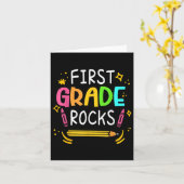 First Grade Rocks 1st Grade Kid First Day Of Schoo カード (黄色い花)