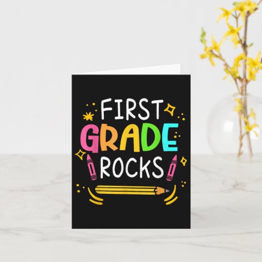 First Grade Rocks 1st Grade Kid First Day Of Schoo カード (黄色い花)