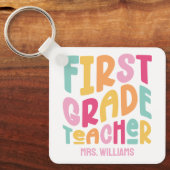 First Grade Teacher Colorful Typography キーホルダー (正面)