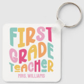 First Grade Teacher Colorful Typography キーホルダー (裏面)