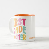 First Grade Teacher Colorful Typography ツートーンマグカップ (正面左)