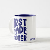 First Grade Teacher Navy Blue Text  ツートーンマグカップ (正面左)