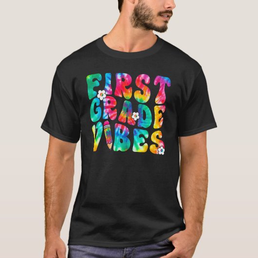 First Grade Vibes First Day Back To School Tie Dye Tシャツ (正面)