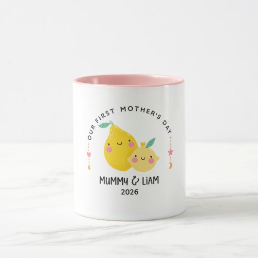 First Mother’s Day 2026 Cute Lemon Mom & Baby マグカップ (中央)