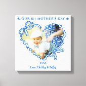 First Mother's Day Photo Heart Frame Baby Blue Bow キャンバスプリント (正面)