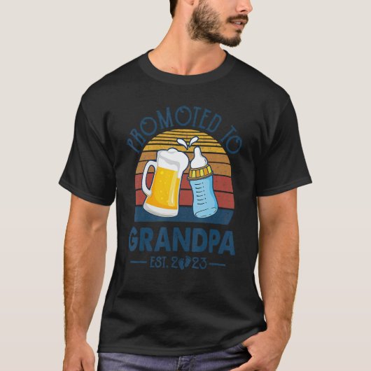 First Time Grandpa Promoted To Grandpa 2023 Father Tシャツ (正面)