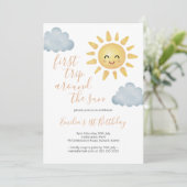 First Trip のまわりに The Sun Cute 1st Birthday 招待状 (スタンド正面)