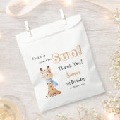 First Trip のまわりに The Sun Giraffe 1st Birthday フェイバーバッグ (クリップ留めされた状態)