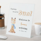 First Trip のまわりに The Sun Giraffe 1st Birthday 台座サイン (インサイチュ)