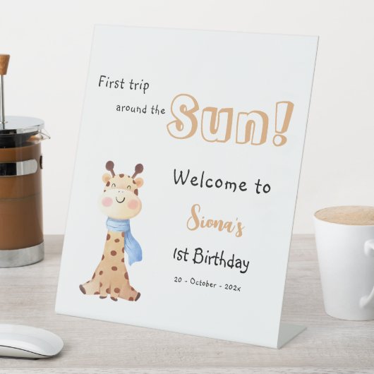First Trip のまわりに The Sun Giraffe 1st Birthday 台座サイン (インサイチュ)
