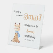 First Trip のまわりに The Sun Giraffe 1st Birthday 台座サイン (正面)