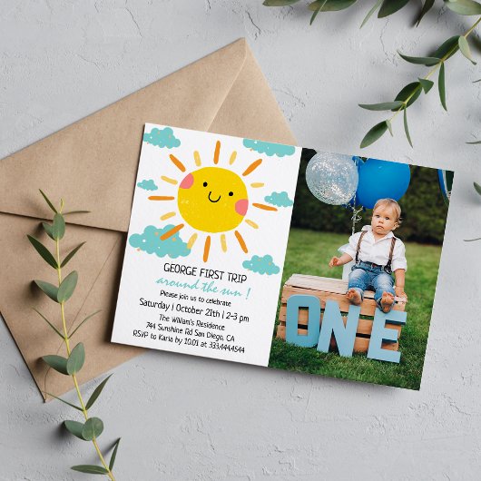 First Trip のまわりに The Sun Photo 1st Birthday 招待状