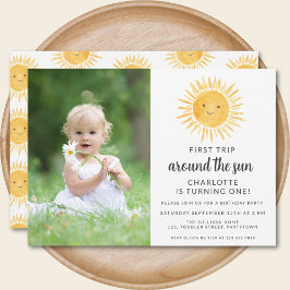 First Trip のまわりに The Sun Photo Birthday Party 招待状