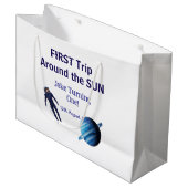 First trip around the sun planet astronaut birthda ラージペーパーバッグ (正面アングル)