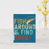 Fish Around And Find Trout Funny Fishing Fishermen カード (黄色い花)