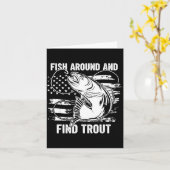 Fish Around And Find Trout Funny Fishing Fishermen カード (黄色い花)