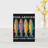 Fish Around And Find Trout Funny Fishing Fishermen カード (黄色い花)