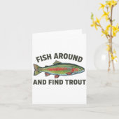 Fish Around And Find Trout Funny Fishing Fishermen カード (黄色い花)