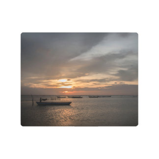 Fisherman at Sunset at the Beach メタルプリント