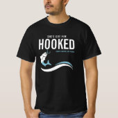 Fishing Bachelor Party Funny She's Got Him Hooked Tシャツ (正面)