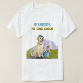 Fishing Buddy – Labrador Retriever Edition Tシャツ (デザイン正面)