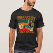 Fist Bump Best German Shepherd Mom Ever Tシャツ (正面)