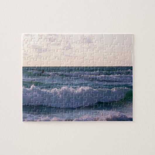 FistralのビーチNewquayコーンウォールイギリスの単独サーファー ジグソーパズル (横)
