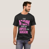 Fitness This Mom Runs on Burpees and Sarcasm Tシャツ (正面フル)