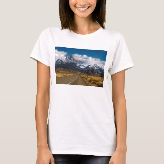 Fitzroyのパタゴニアを取付ける道 Tシャツ (正面)