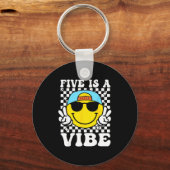Five Is A Vibe 5th Birthday Groovy Boys Girls 5 Ye キーホルダー (正面)