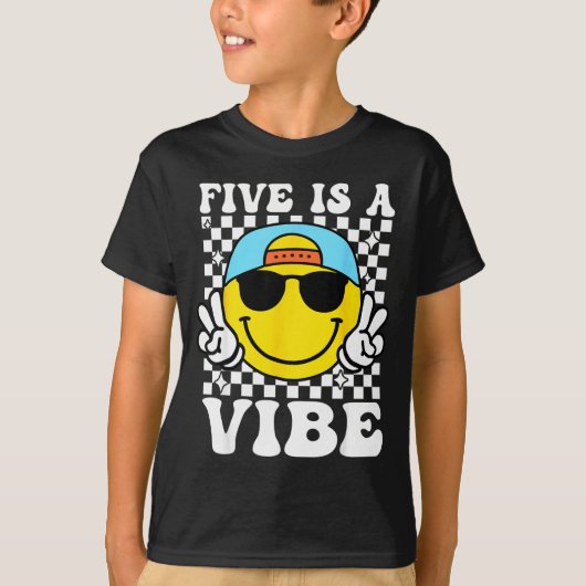 Five Is A Vibe 5th Birthday Groovy Boys Girls 5 Ye Tシャツ (正面)