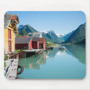 Fjærlandおよびフィヨルド、ノルウェーのmousepadの村 マウスパッド