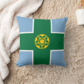 Flag of Derbyshire Throw Pillow クッション (ブランケット)