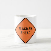 Flagmanの前方にハイウェーの印 コーヒーマグカップ (中央)