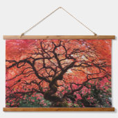 Flaming Gnarly Japanese Maple Tree 吊り下げ型タペストリー (正面)