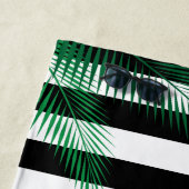 Flamingleの黒く及び白くストライプのなフラミンゴは ビーチタオル (インサイチュ)