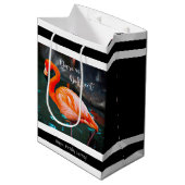 Flamingo白黒ストライプスクリプト名モダン ミディアムペーパーバッグ (正面アングル)