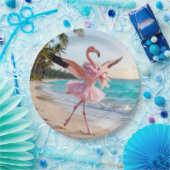 Flamingo Ballerina In a Pink Tutu On the Beach ペーパープレート (パーティー)