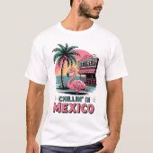 Flamingo Expat Retirement Mexico Beach Life Tシャツ (正面)