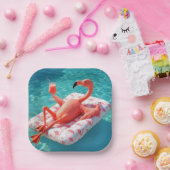 Flamingo Relaxing On a Pool Mattress ペーパープレート (パーティー)