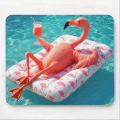 Flamingo Relaxing On a Pool Mattress マウスパッド (正面)