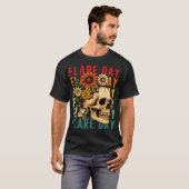 Flare Day Fibromyalgia Dysautonomia Skull Invisibl Tシャツ (正面フル)
