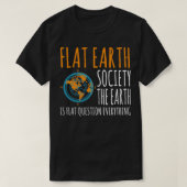 Flat Earth Society Earth Is Flat Questions Everyth Tシャツ (デザイン正面)